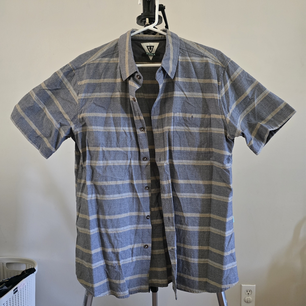 3/$70 VISSLA Gray and White Casual Button Down Shirt